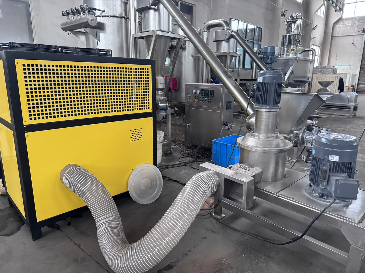 YDWF air classifier mill connected to an air cooling chiller