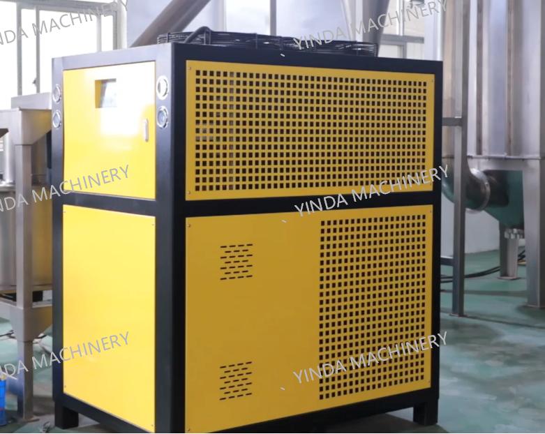 Air-cooled chiller for low-temperature herbal grinding